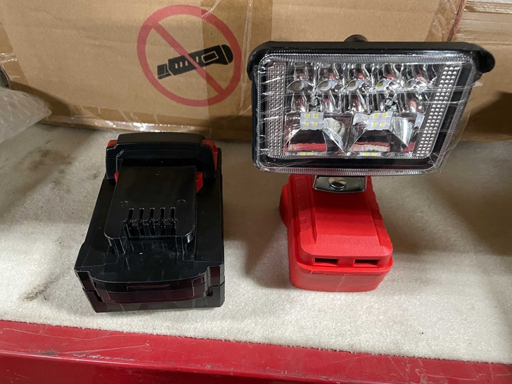 #8717-•-new-milwaukee-compatible-work-light-with-battery-(t14)-image-1