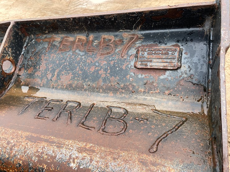 2011-case-821f-image-25