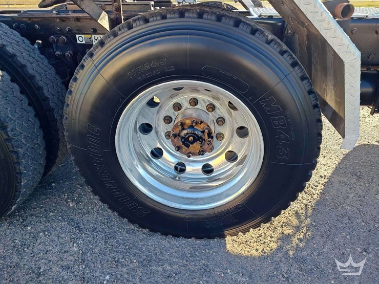 2011-kenworth-t800-image-10