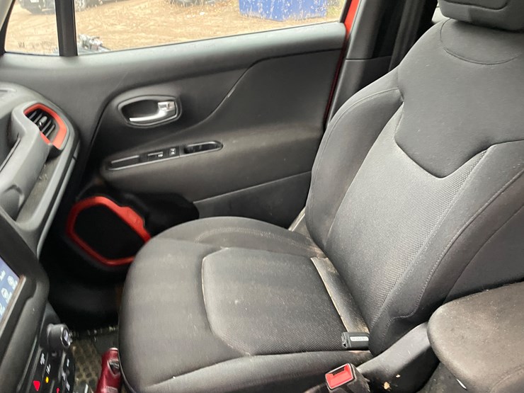 2021-jeep-renegade-image-31