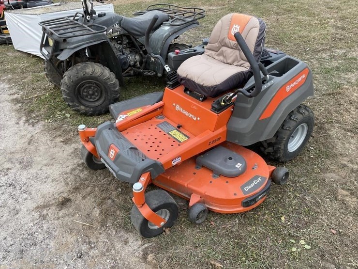 husqvarna-z254f-zero-turn-mower-image-1