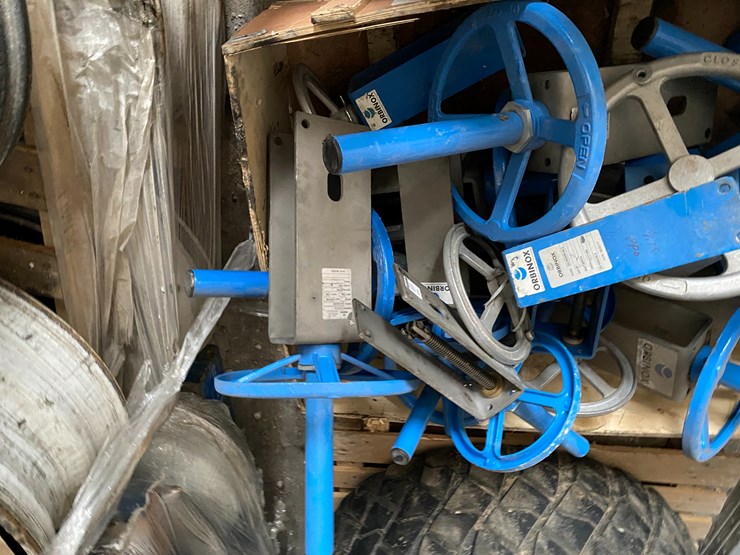 #8477-•-crate-of-orbinox-hand-crank-shut-offs-(new-holstein,-wi)-image-3