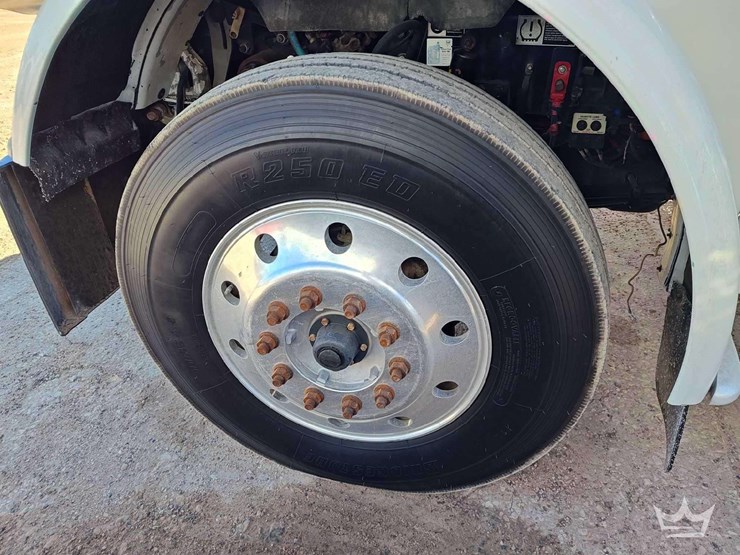 2018-peterbilt-389-image-53