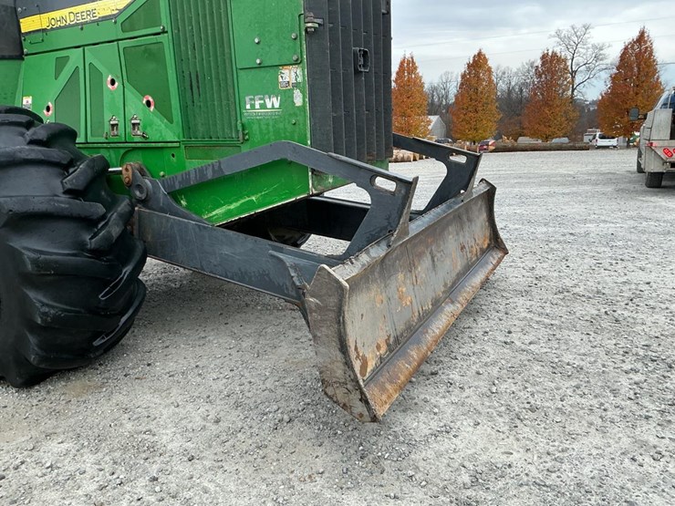 2016-deere-648l-image-24