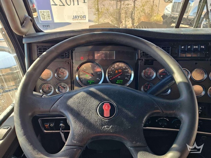 2011-kenworth-t800-image-28