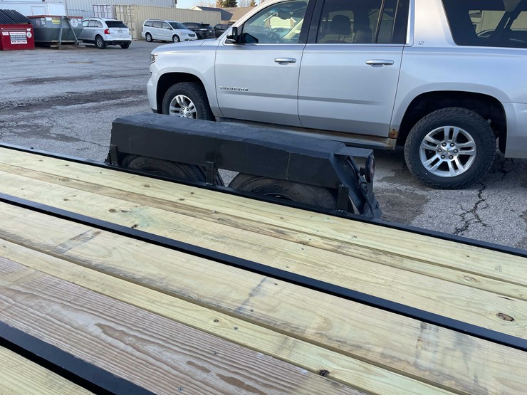 #1394-•-17'-tilt-deck-(no-title)-(of)-image-27