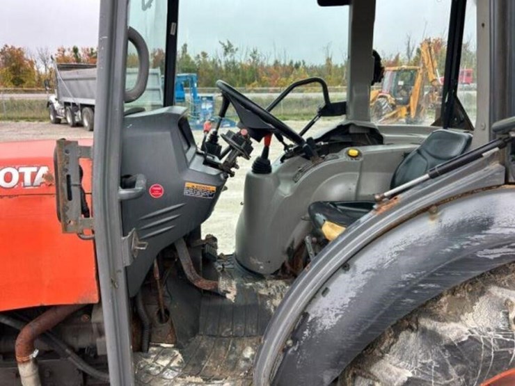 2008-kubota-m7040d-image-14