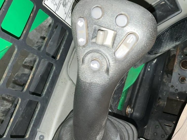 2018-bobcat-t740-image-37