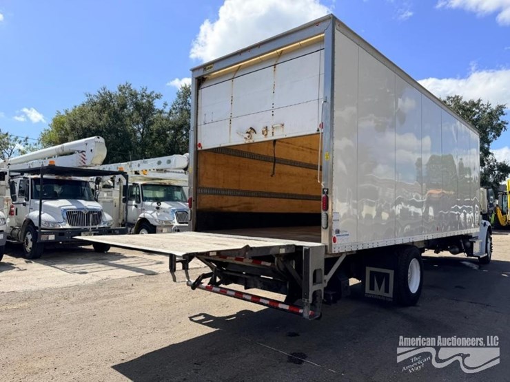 2022-freightliner-m2-box-truck-image-11