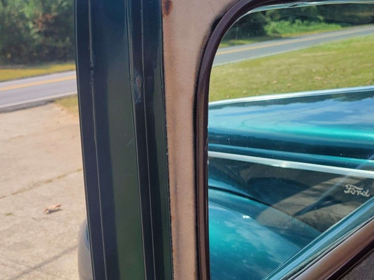 1940-ford-sedan-image-39