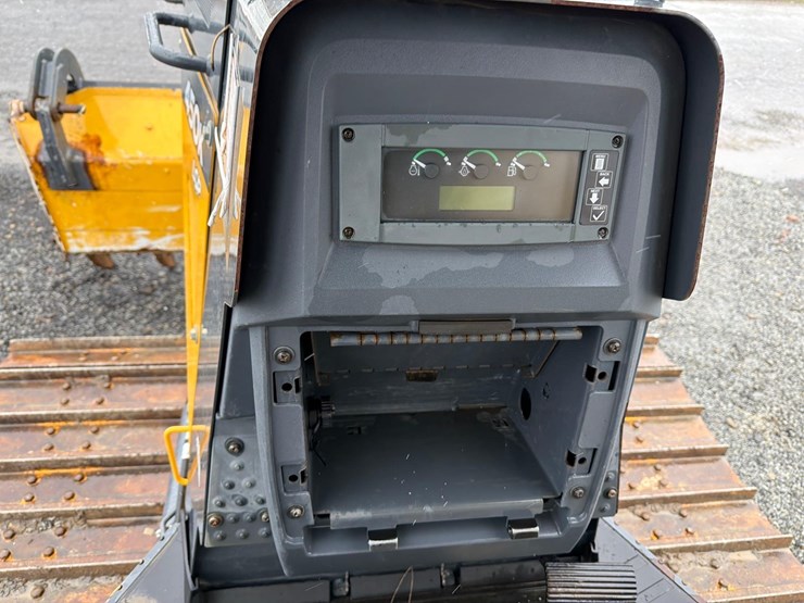 2023-deere-450k-image-23