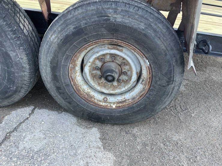 #1394-•-17'-tilt-deck-(no-title)-(of)-image-12