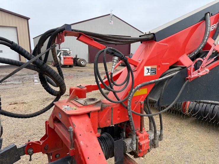 2011-kuhn-merge-maxx-900-image-26