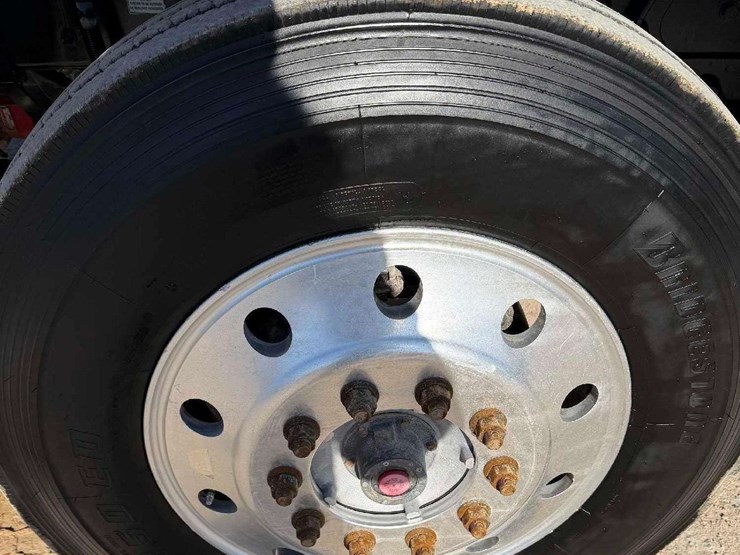 2017-kenworth-t800-image-30