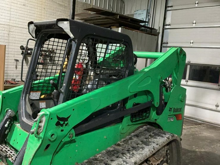2018-bobcat-t740-image-16