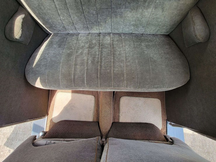 1940-ford-sedan-image-83