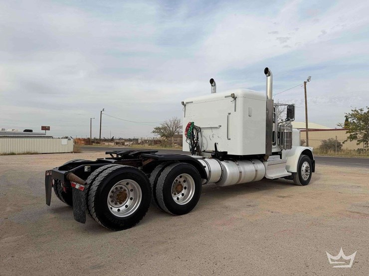 2018-peterbilt-389-image-3