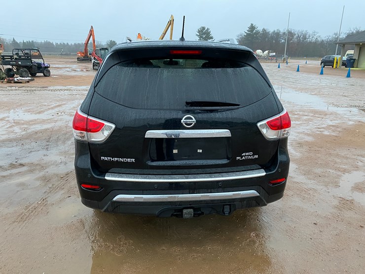 2014-nissan-pathfinder-image-4