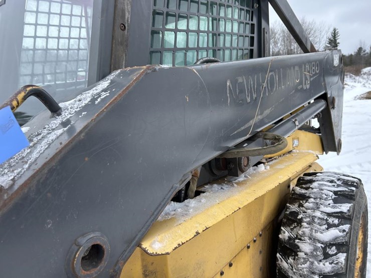 new-holland-ls180-image-17