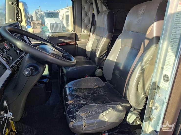 2012-kenworth-t800-image-24