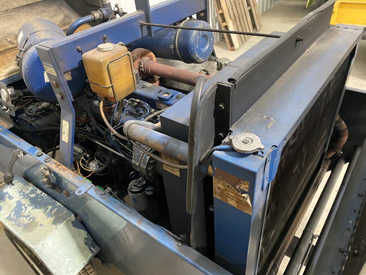 #1304-•-grimmer-schmidt-375d-towable-air-compressor-(st.-nazianz,-wi)-image-15