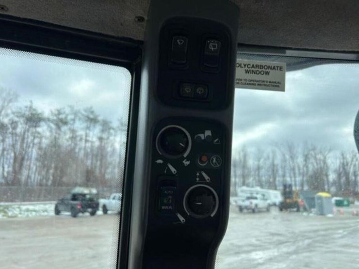 2008-new-holland-tv145-image-15