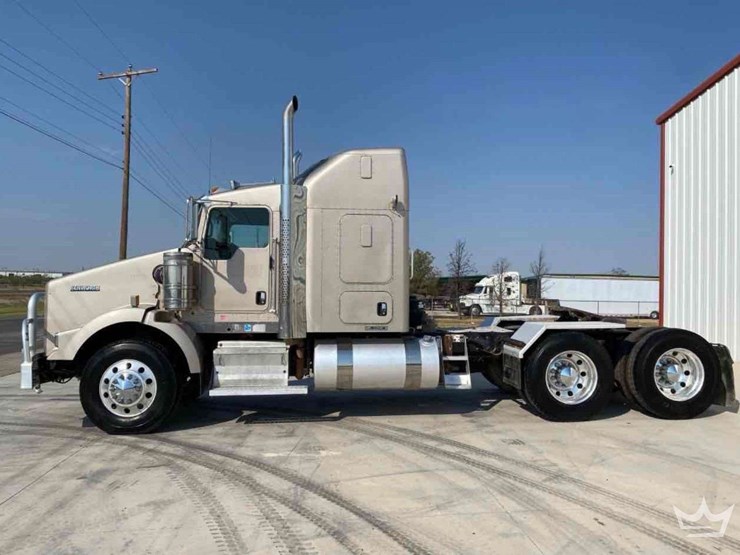 2012-kenworth-t800-image-3