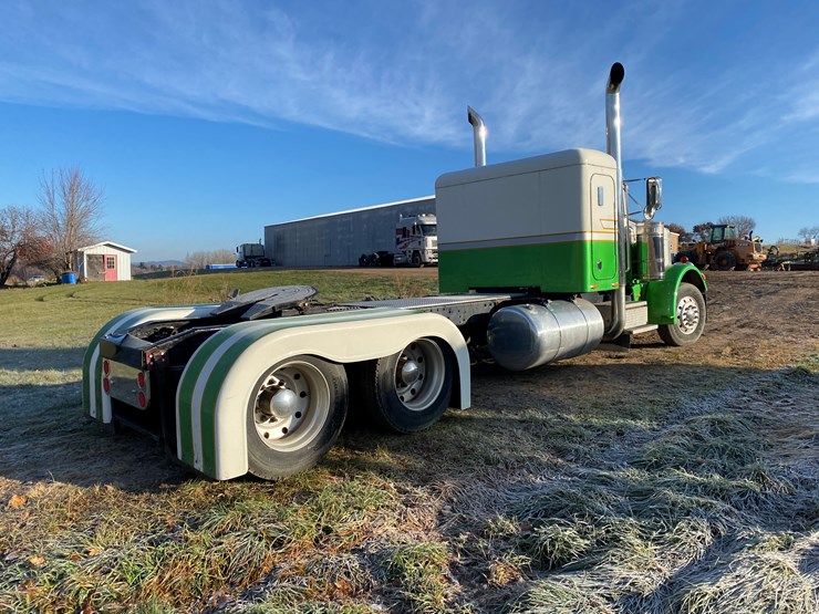 #1010-•-1984-peterbilt-sleeper-cab-semi-(has-wi-title)-(colfax,-wi)-image-8