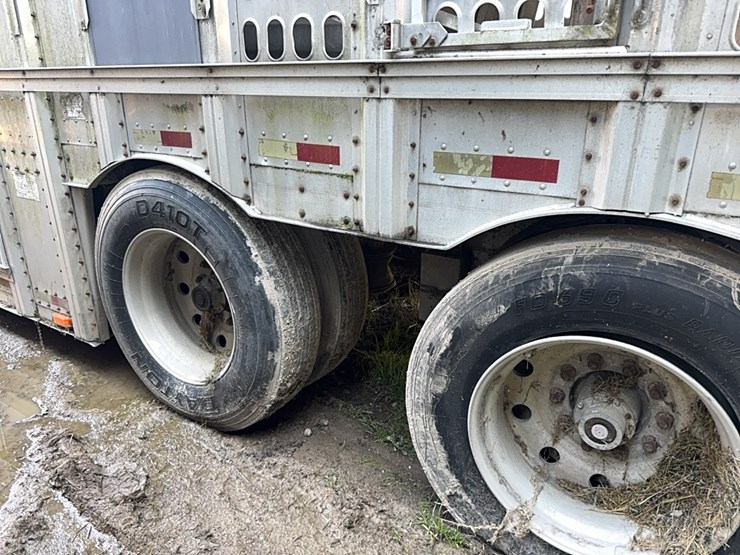 1993-wilson-livestock-trailer-image-22