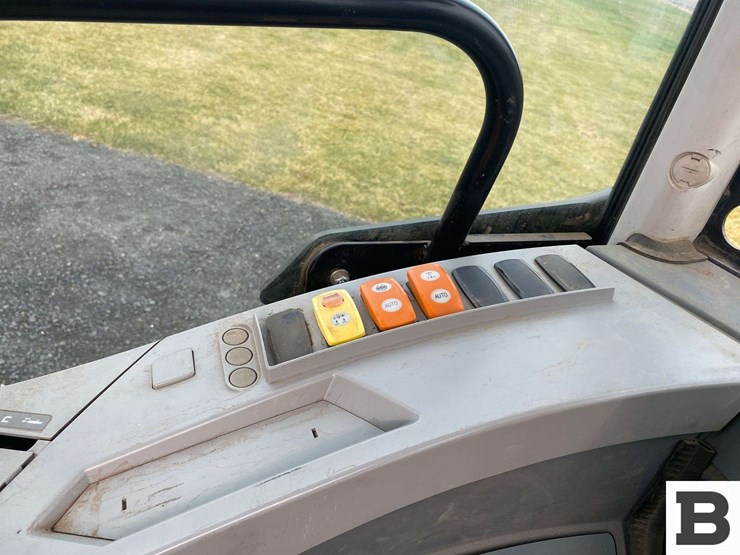 mccormick-x4.30v-tractor-image-39