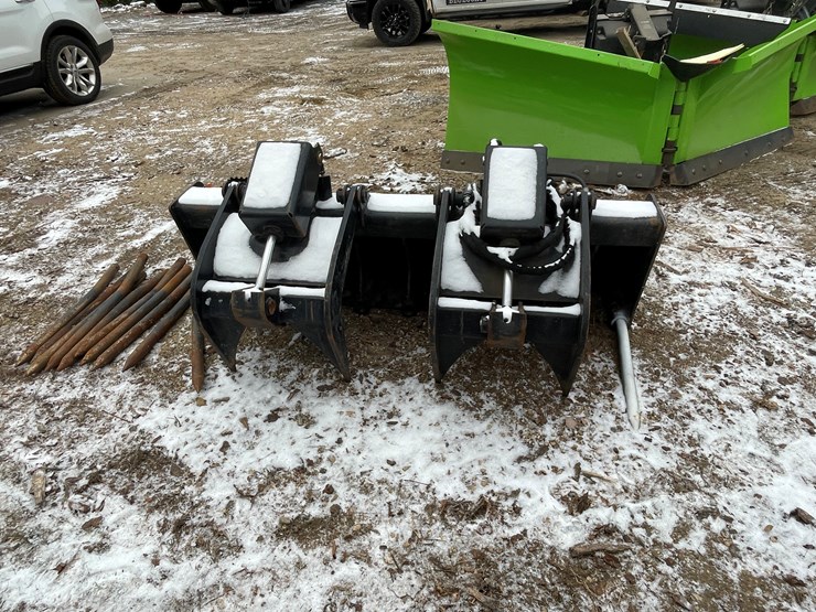 #2703-•-cat-skid-steer-grapple-bucket-(fall-creek,-wi)-image-8