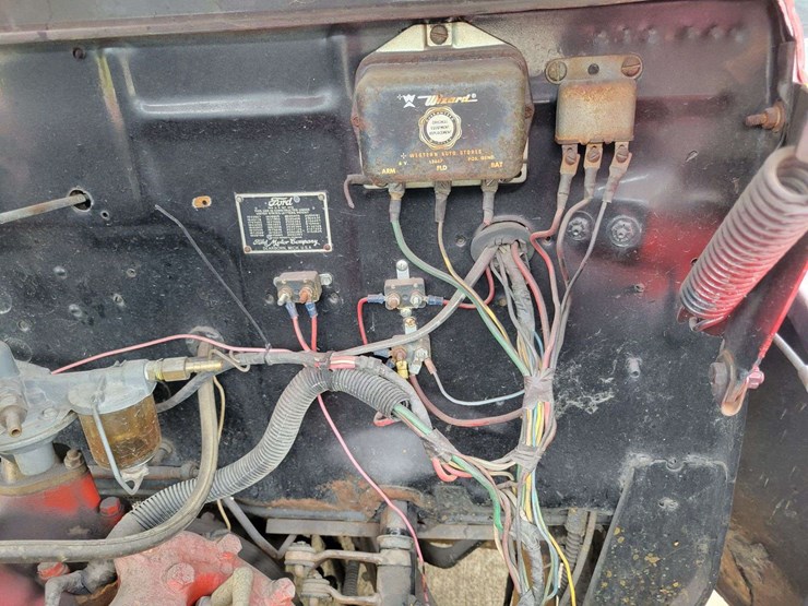 1948-ford-sedan-image-13