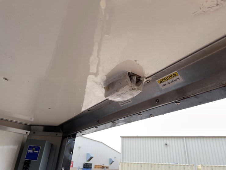 #1397-•-2001-karavan-expedition-trailer-(no-title)-(of)-image-68