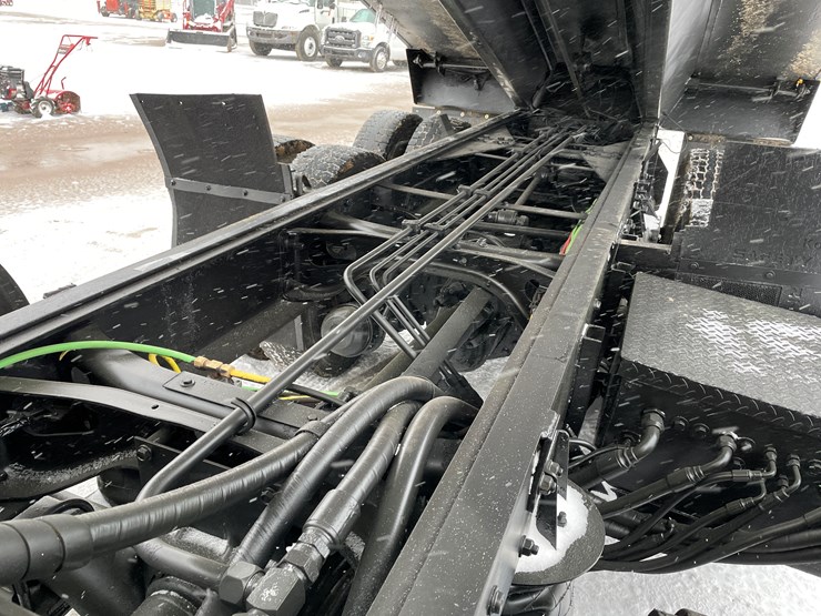 #234-•-2005-international-tri-axle-dump-truck-(has-wi-title)(mosinee,-wi)-image-54