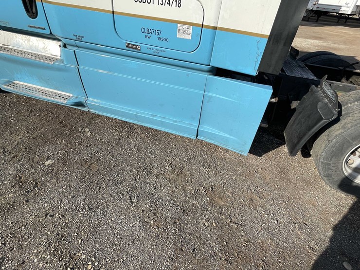 #206-•-2012-freightliner-cascadia-semi-tractor-(title-in-delay)-(denmark,-wi)-image-23