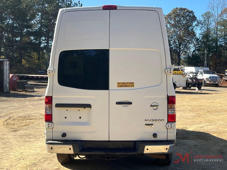 2013-nissan-nv3500hd-image-7