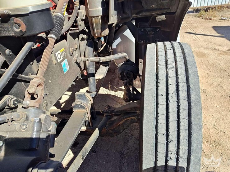 2015-peterbilt-389-image-23