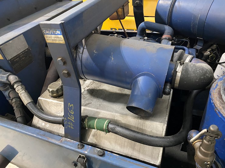 #1304-•-grimmer-schmidt-375d-towable-air-compressor-(st.-nazianz,-wi)-image-9