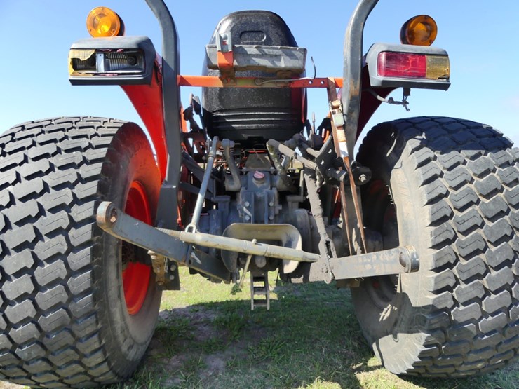 2017-kubota-l4701-image-5