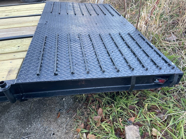 #1394-•-17'-tilt-deck-(no-title)-(of)-image-25