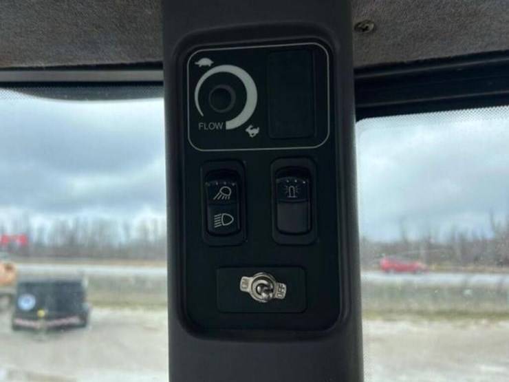 2008-new-holland-tv145-image-13