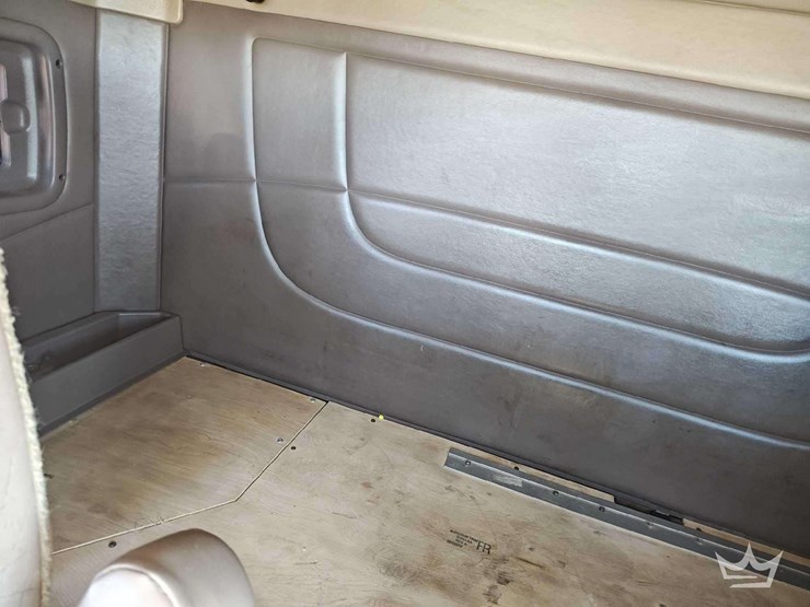 2014-peterbilt-388-image-49