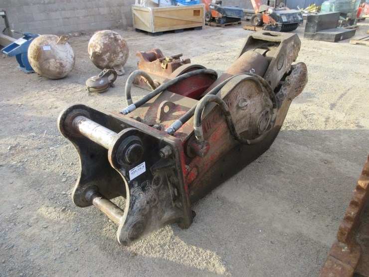 caterpillar-330-image-1