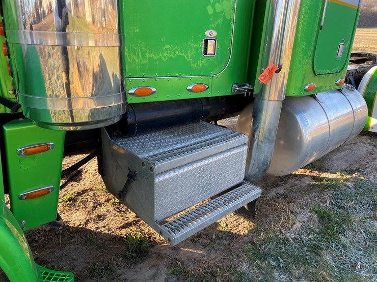 #1010-•-1984-peterbilt-sleeper-cab-semi-(has-wi-title)-(colfax,-wi)-image-22