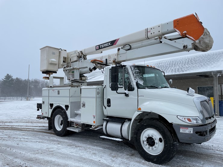 #236-•-2015-international-bucket-truck-(has-wi-title)(mosinee,-wi)-image-7
