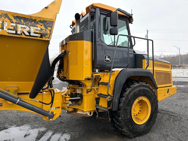 2020-deere-260e-image-10