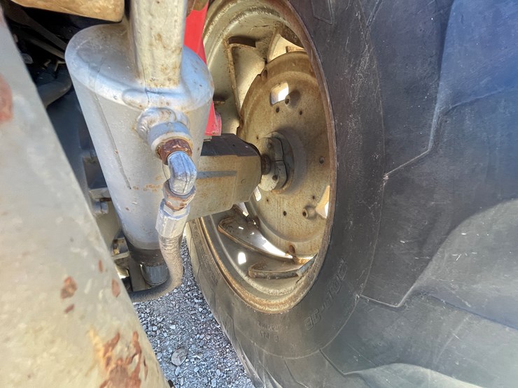 massey-ferguson-2705-image-23