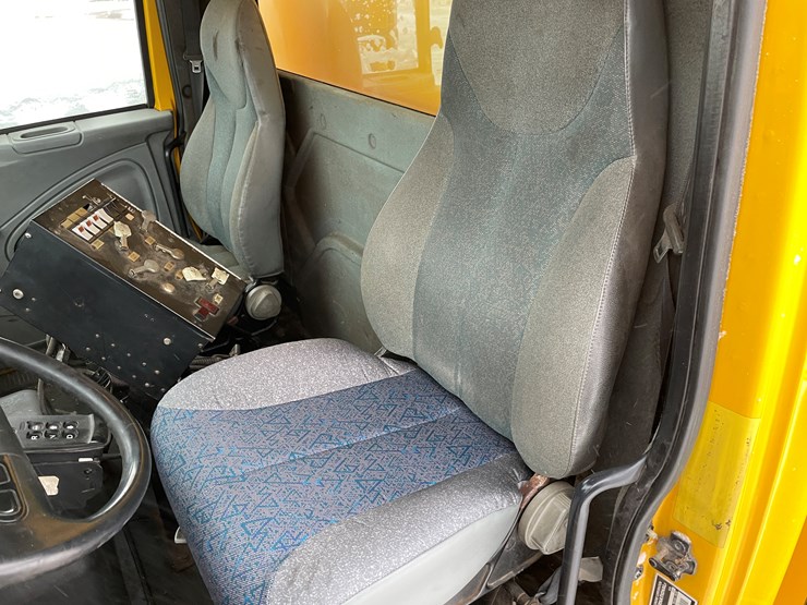 #234-•-2005-international-tri-axle-dump-truck-(has-wi-title)(mosinee,-wi)-image-44