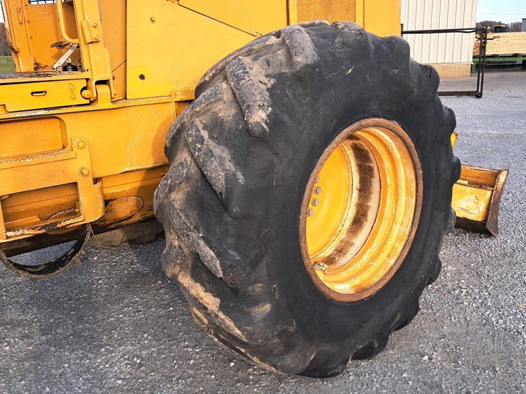 1994-deere-640e-image-32