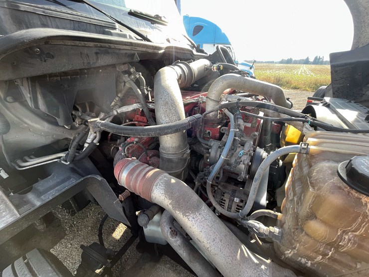 #200-•-2016-international-semi-tractor-(title-in-delay)-(denmark,-wi)-image-74